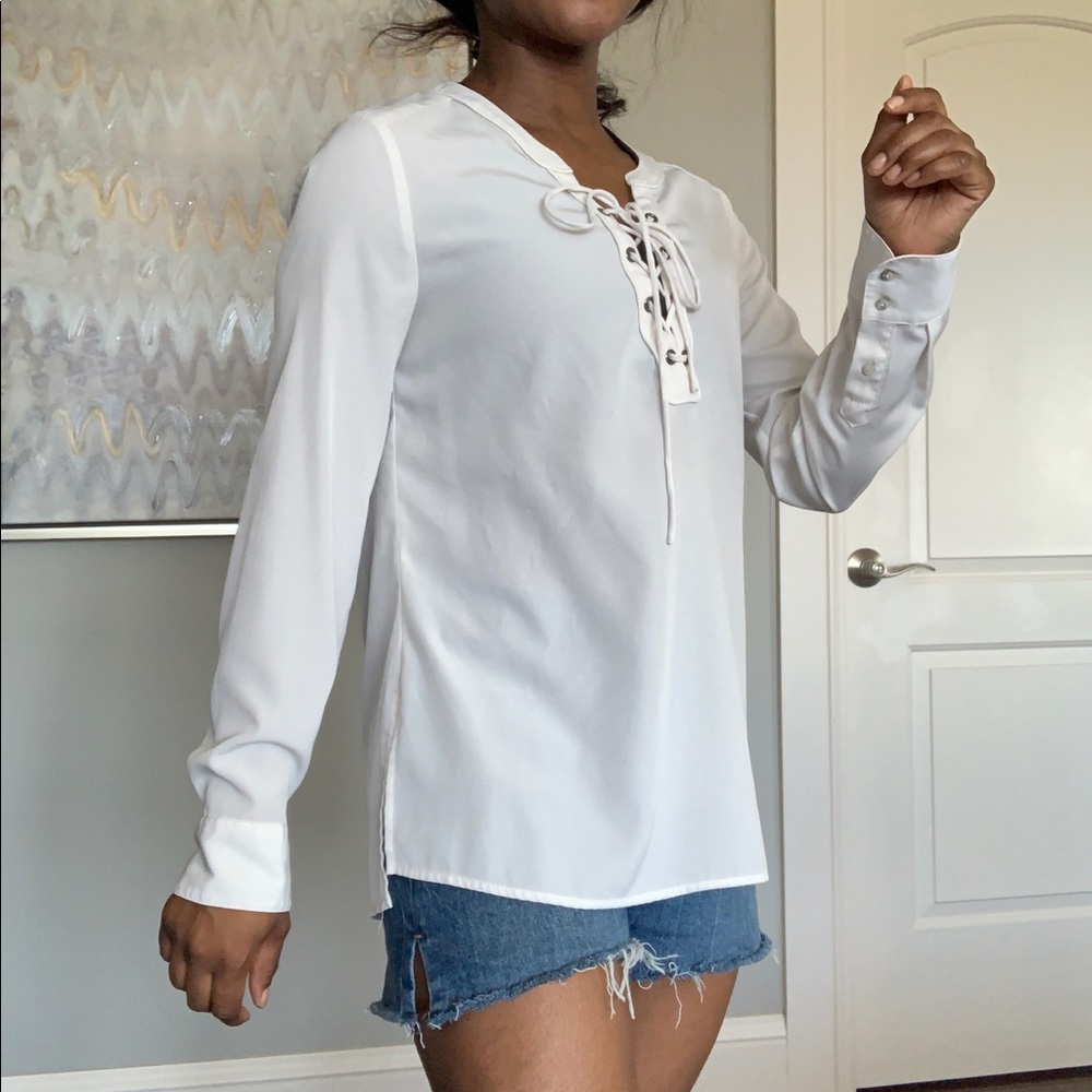 White blouse - Picture 2 of 8